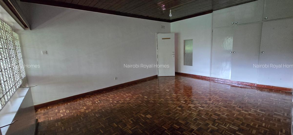 4 Bed House with En Suite at Lavington - 12