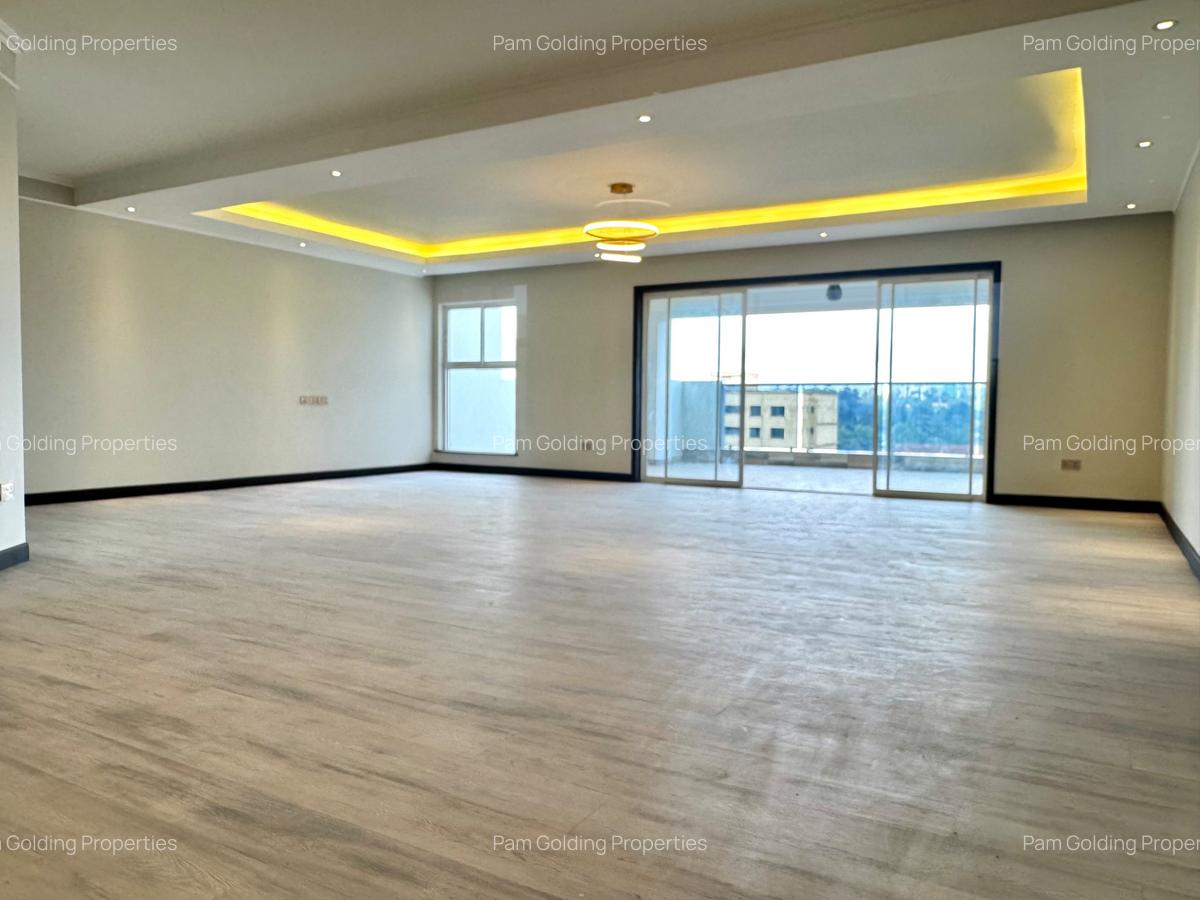 3 Bed Apartment with En Suite in Riverside - 2