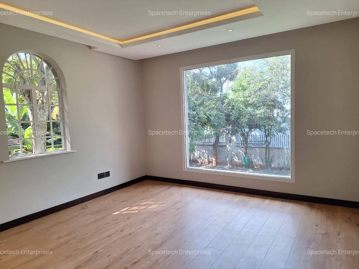 5 Bed House with En Suite in Runda - 8