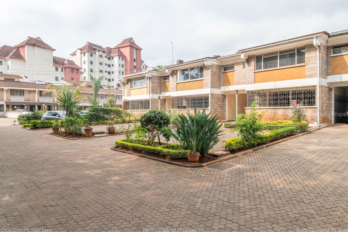 4 Bed Villa with En Suite at School Lane - 18