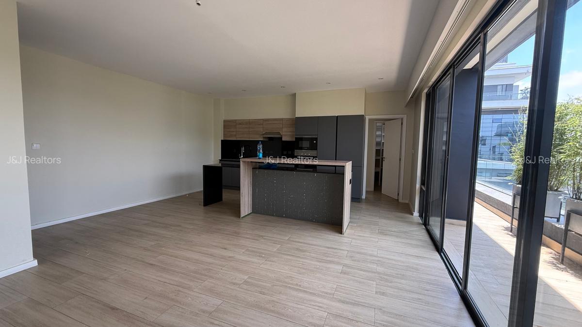 4 Bed Apartment with En Suite in Riverside - 8