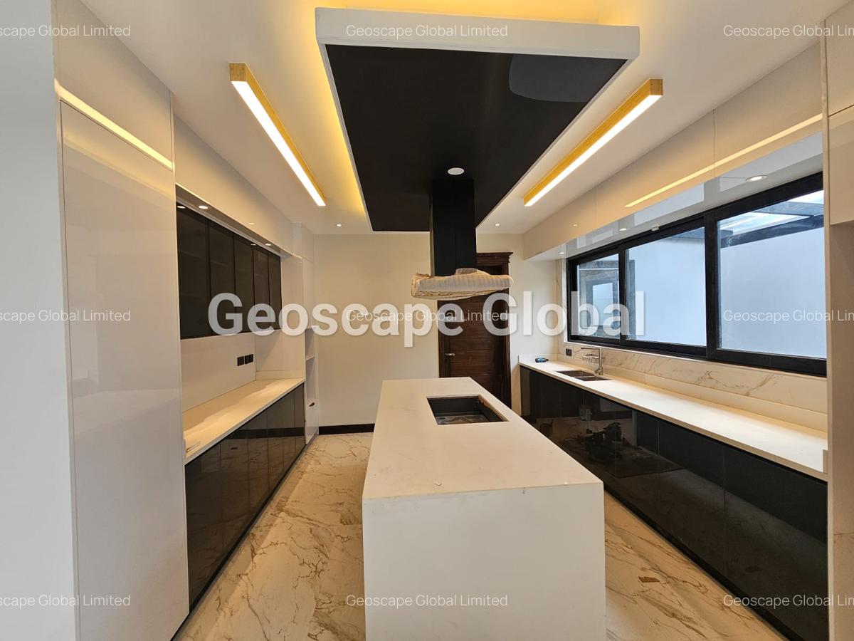 5 Bed House with En Suite in Nyari - 9