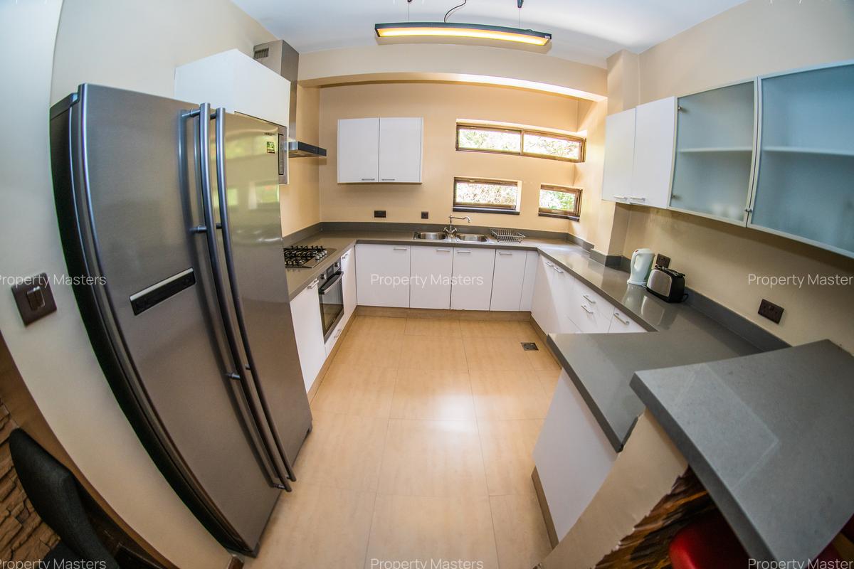 Serviced 2 Bed Apartment with En Suite at Vanga Road - 13