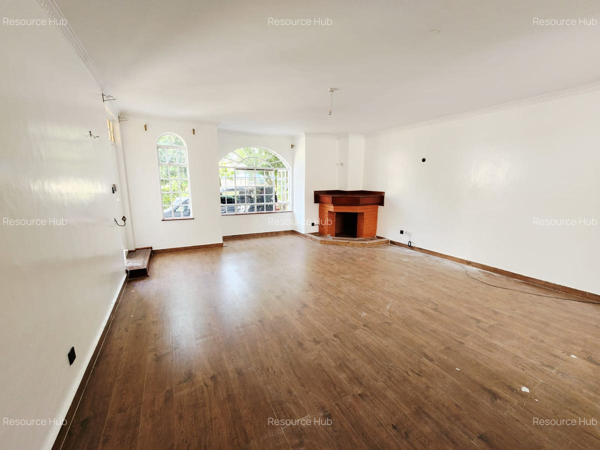 4 Bed Townhouse with En Suite at Lavington - 3