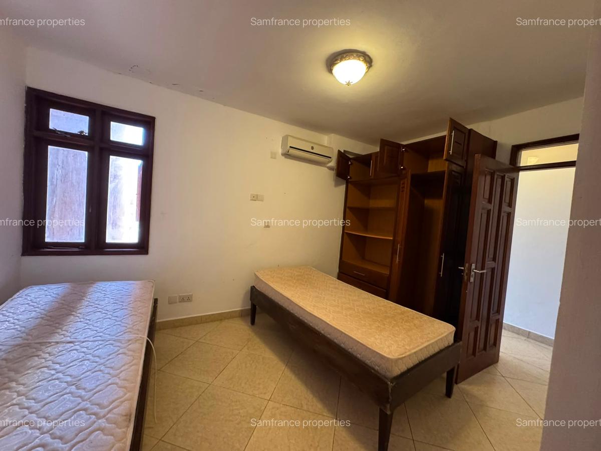 Serviced 3 Bed Apartment with En Suite at Lamera Beach - 12