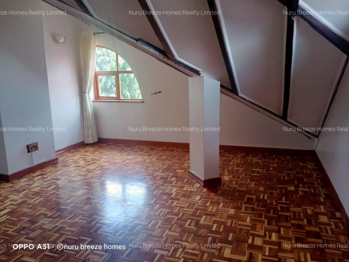 4 Bed Townhouse with En Suite in Lavington - 12