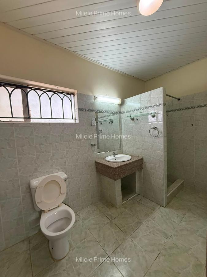 4 Bed Villa with En Suite at Lavington - 15