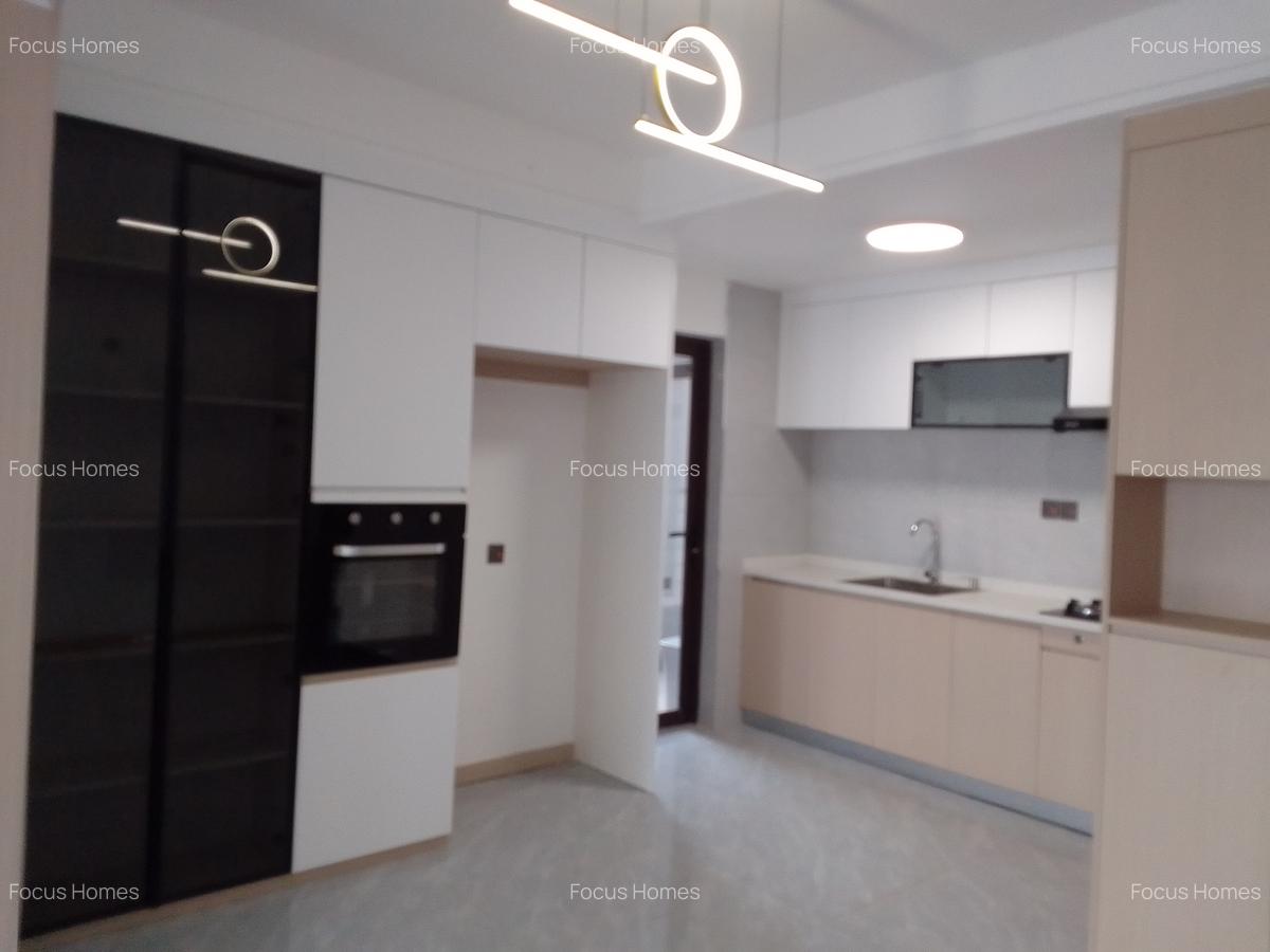 3 Bed Apartment with En Suite in Riverside - 8