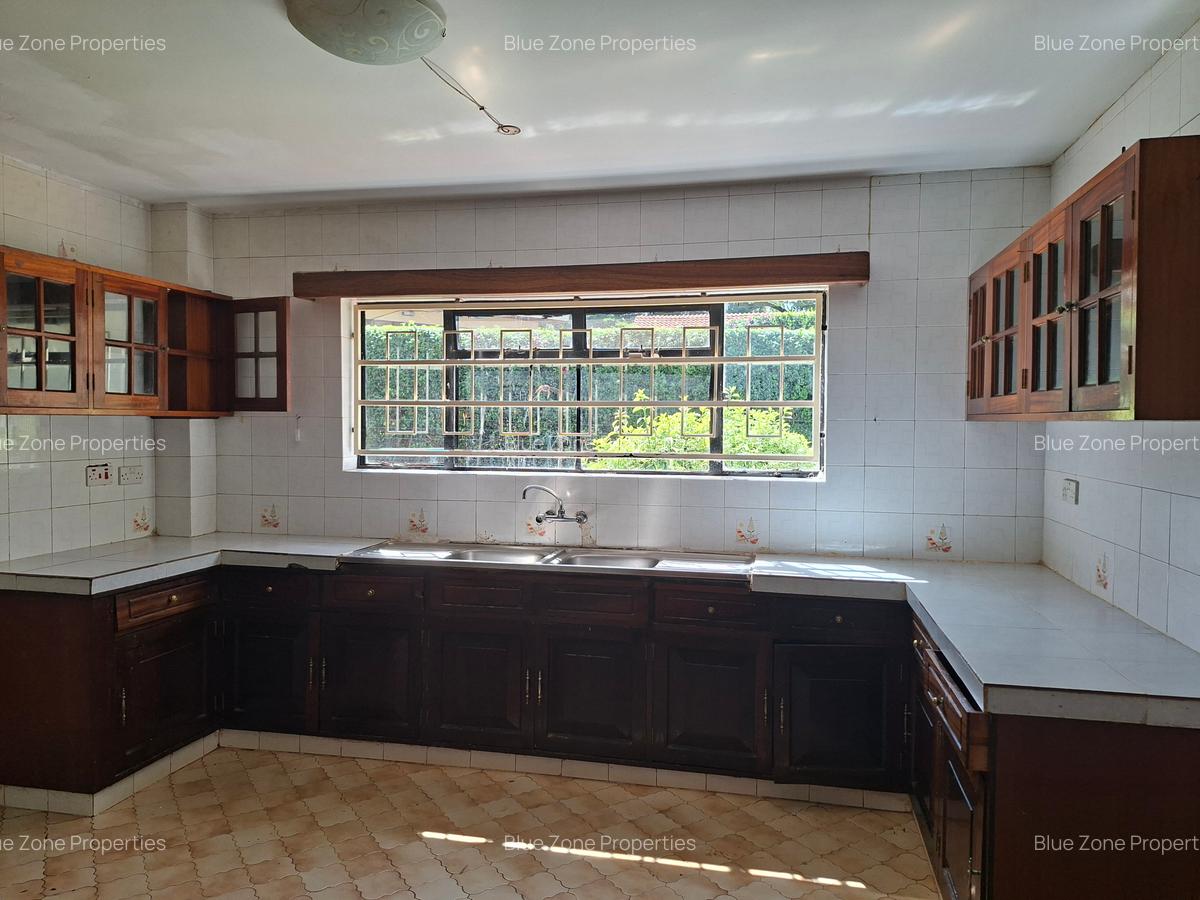 4 Bed House with En Suite at Off Redhill Dr - 7