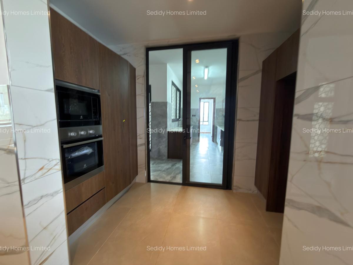 3 Bed Apartment with En Suite in Riverside - 9