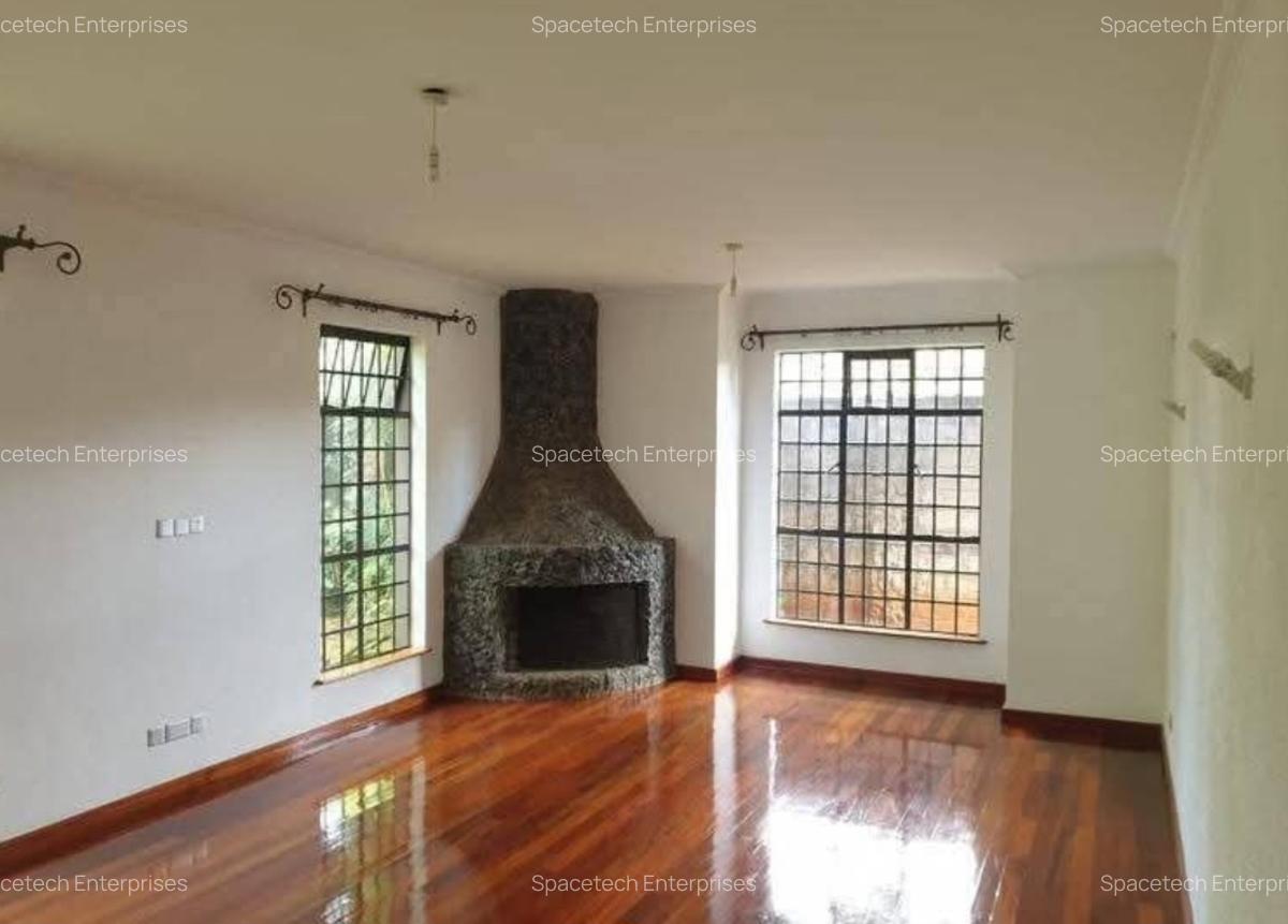 4 Bed Townhouse with En Suite in Spring Valley - 3