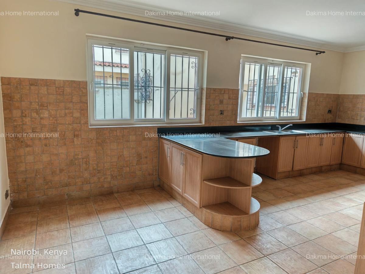 4 Bed Townhouse with En Suite in Brookside - 9
