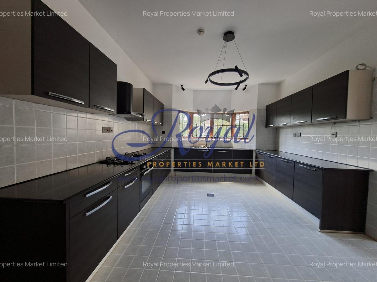 5 Bed House with En Suite in Runda - 3