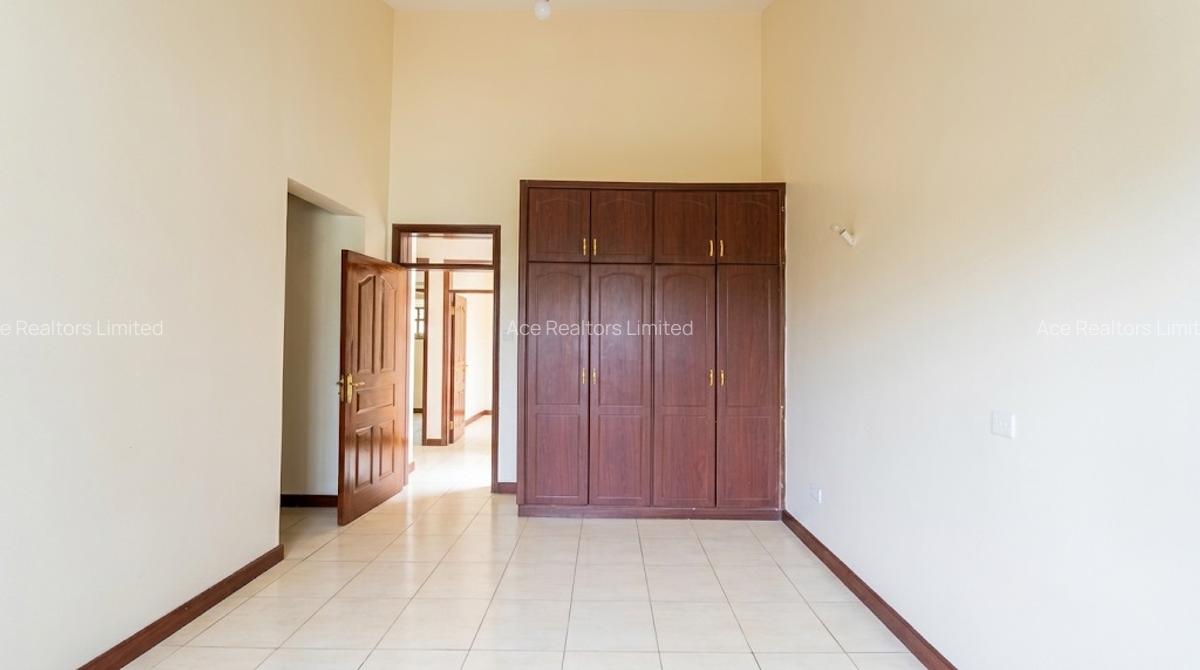 3 Bed Apartment with En Suite at Sports Road - 14