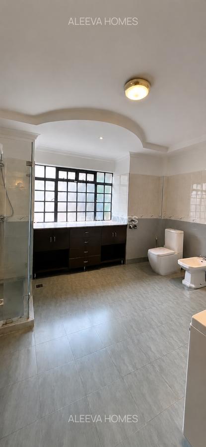 5 Bed Villa with En Suite in Kileleshwa - 14