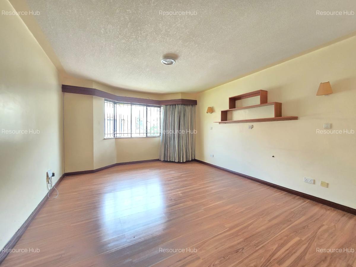 4 Bed Townhouse with En Suite at Off Brook House Drive - 17