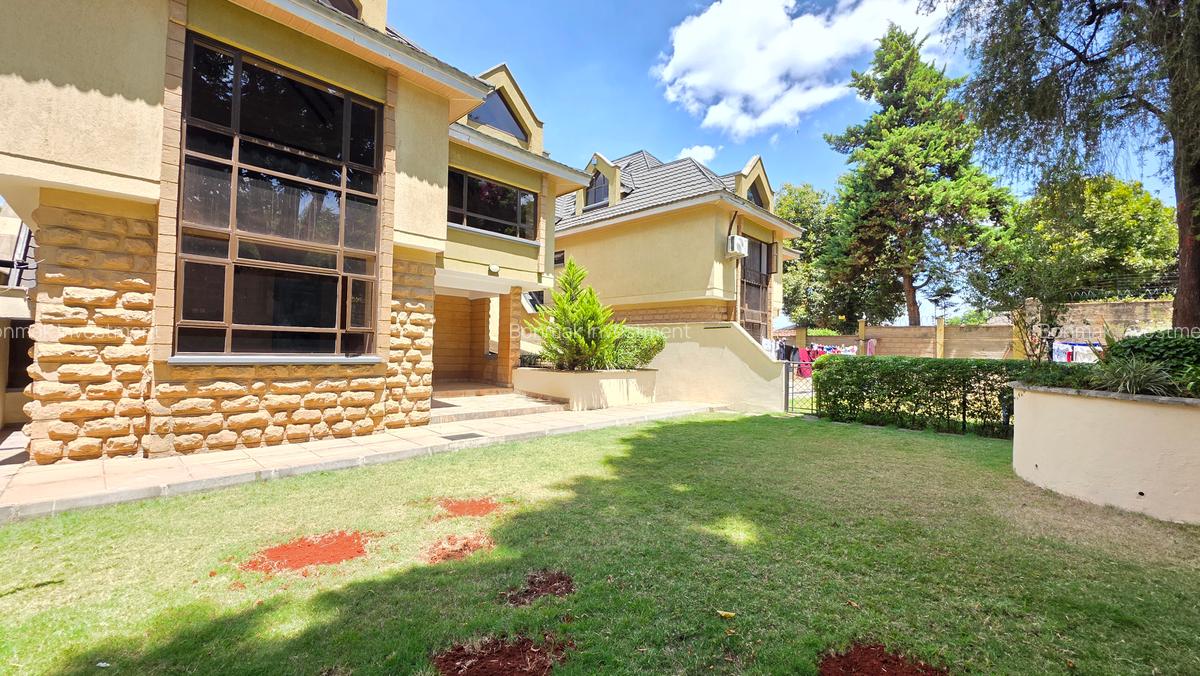 5 Bed Townhouse with En Suite at Lavington Green - 3