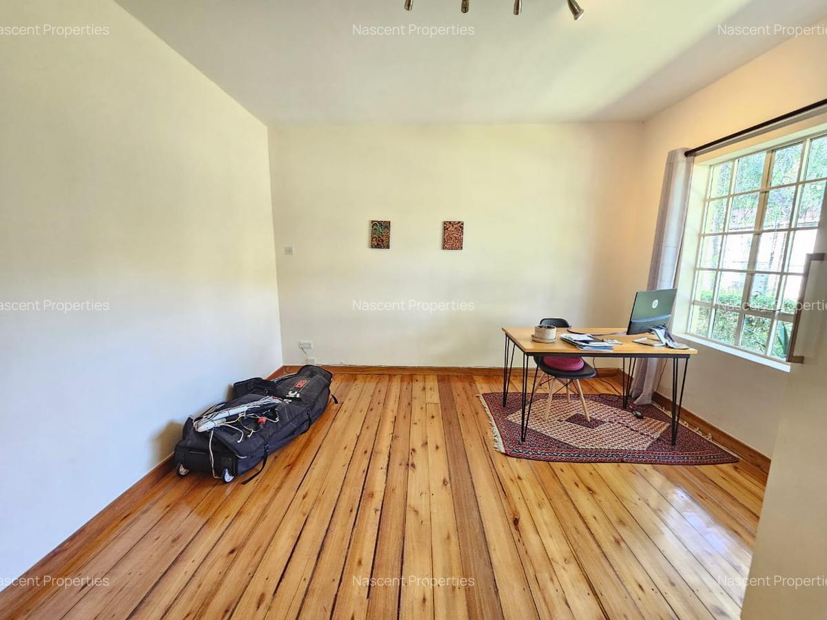 3 Bed House with En Suite in Ridgeways - 4