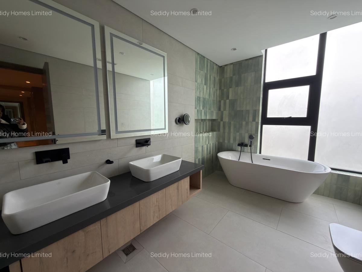 5 Bed Villa with En Suite in Westlands Area - 9