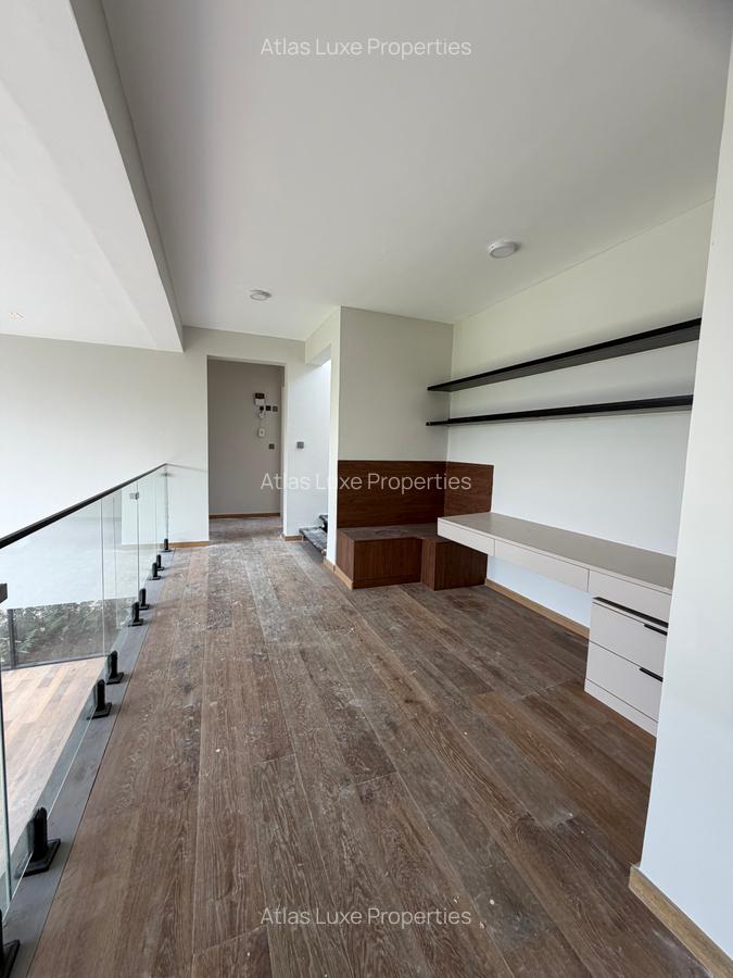 5 Bed Townhouse with En Suite at Old Runda - 13