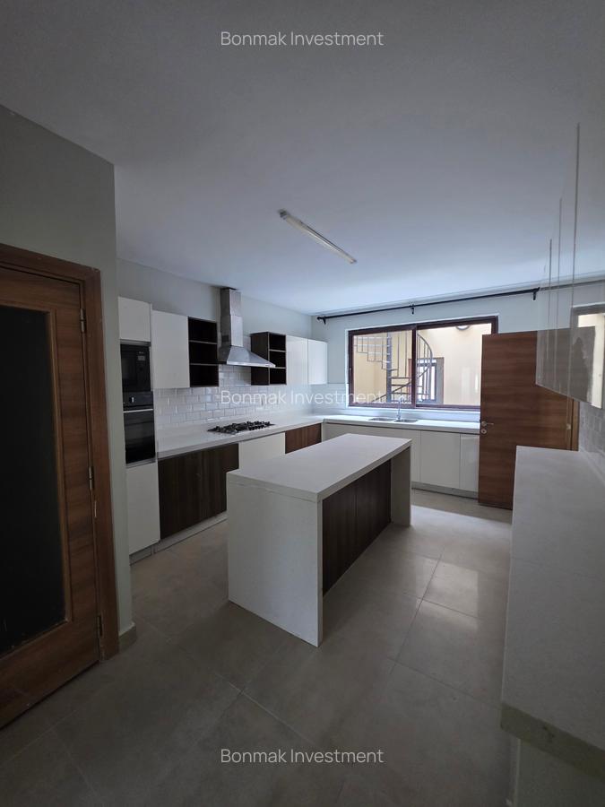 5 Bed Townhouse with En Suite at Lavington Green - 4