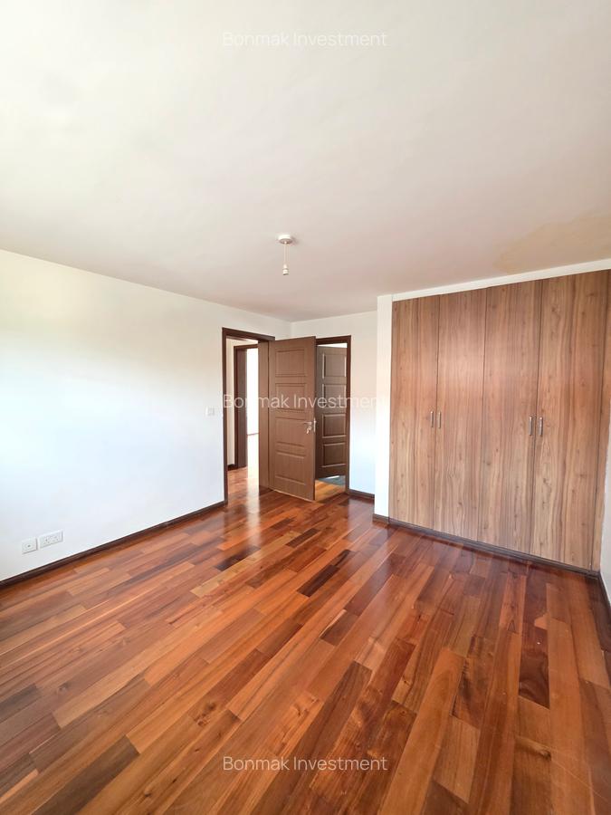 5 Bed Townhouse with En Suite at Lavington Green - 13