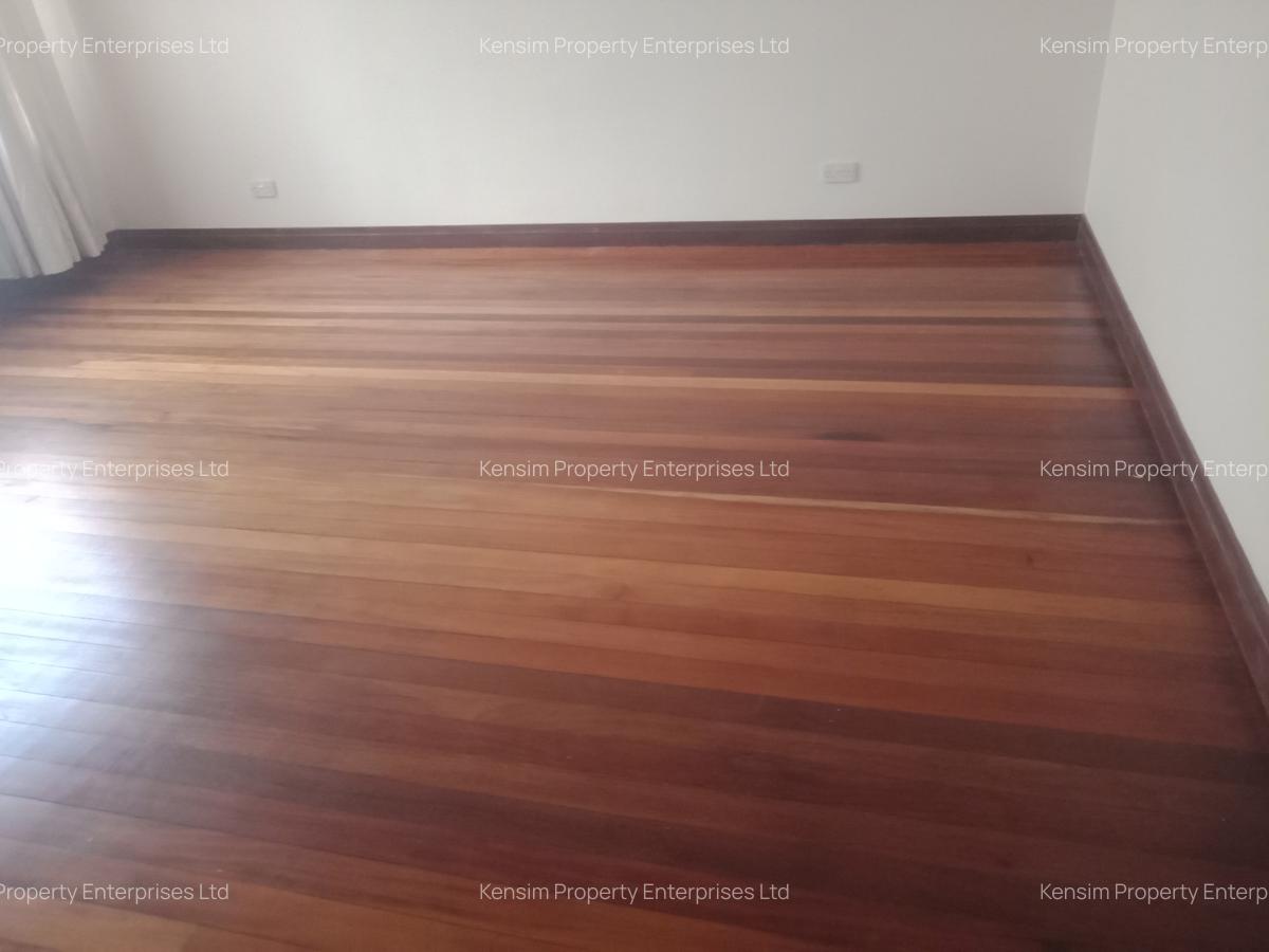 5 Bed Townhouse with En Suite in Lavington - 6