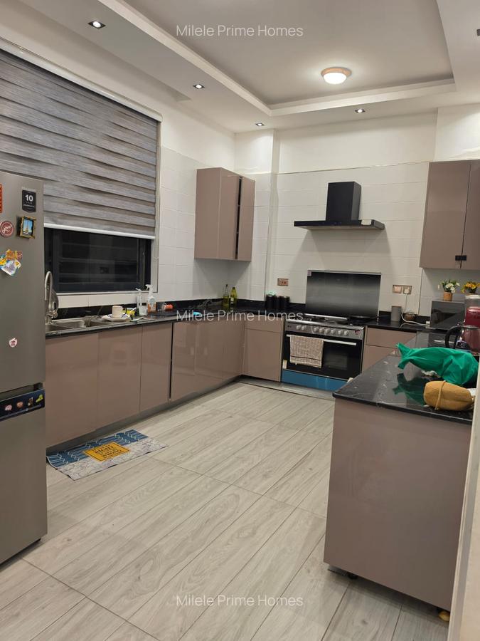 Serviced 6 Bed Apartment with En Suite at Parklands - 9