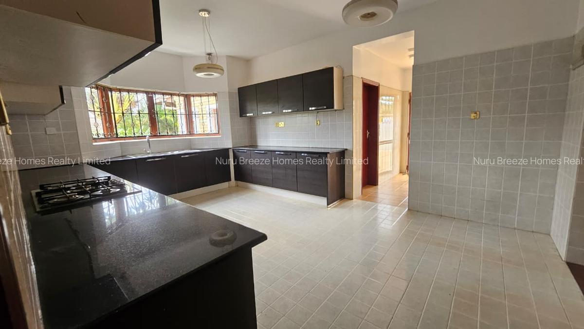 5 Bed House with En Suite in Runda - 13