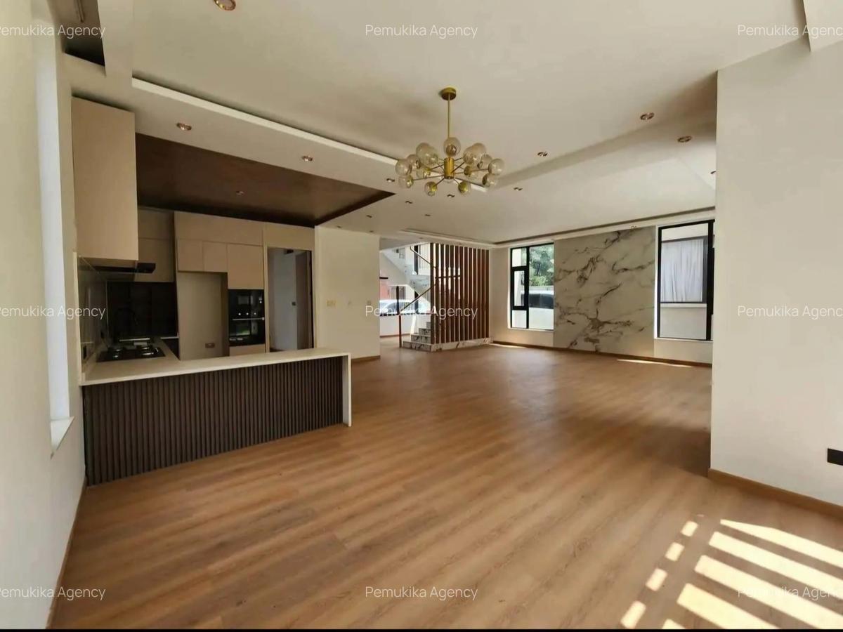 5 Bed Townhouse with En Suite in Lavington - 6