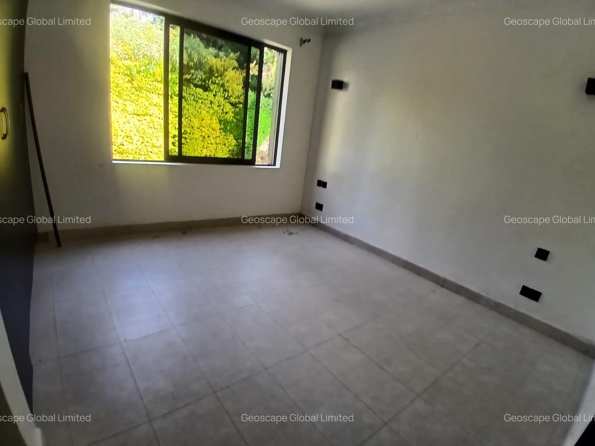 3 Bed House with En Suite in Runda - 2