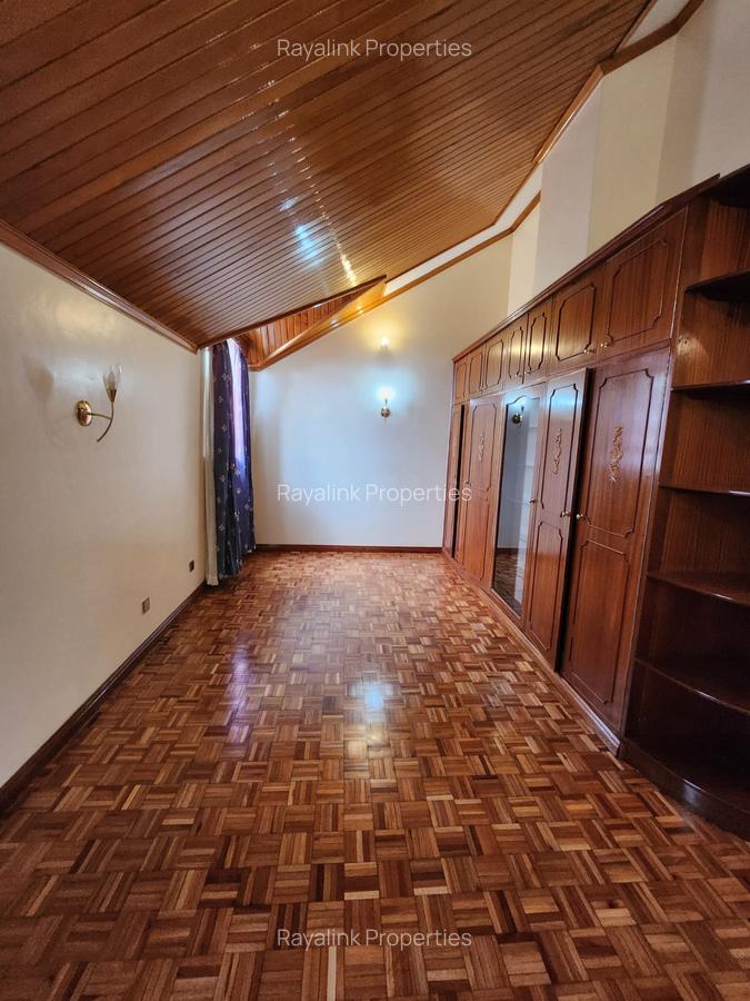 4 Bed House with En Suite at Hardy - 12