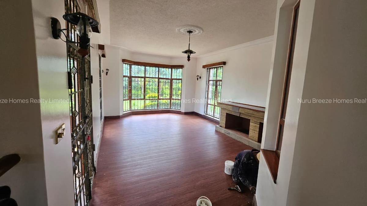 5 Bed House with En Suite in Runda - 12