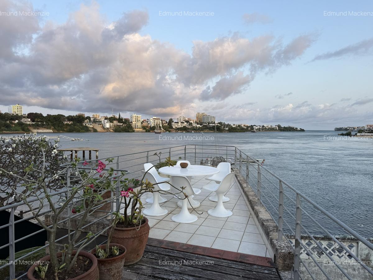 Serviced 2 Bed Apartment with En Suite at Ras Kisauni Road - 16