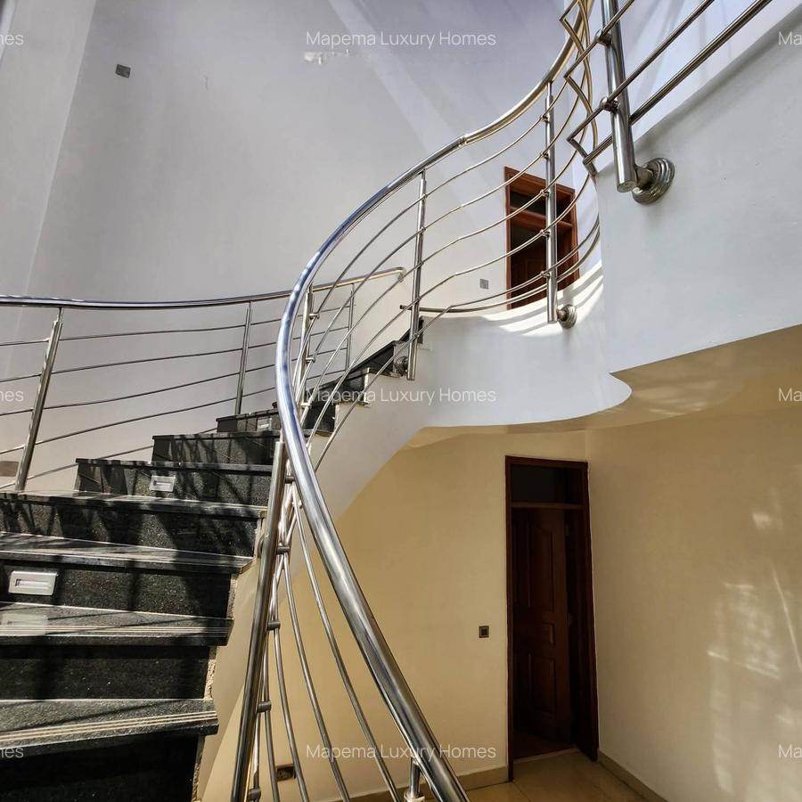 5 Bed House with En Suite at Hardy Area - 9