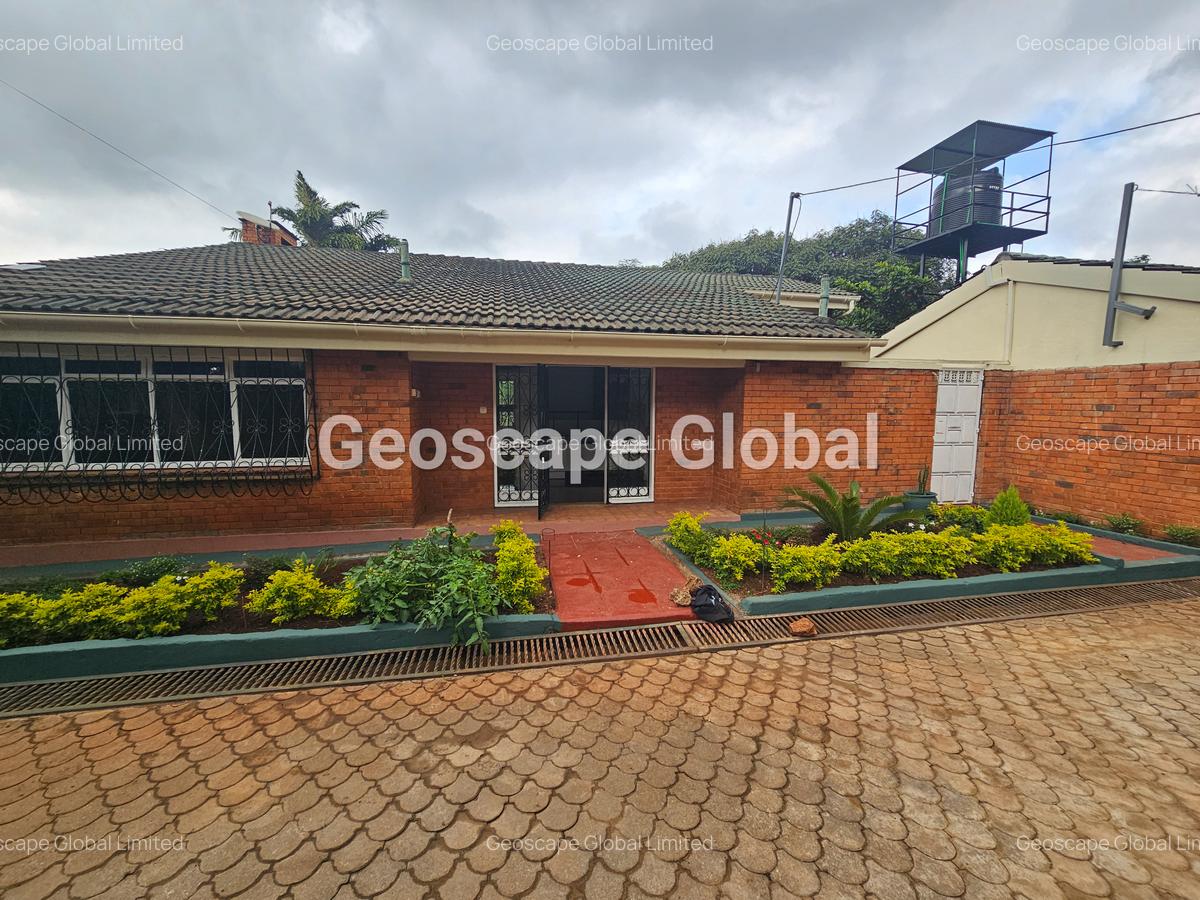 4 Bed House with En Suite in Runda - 1