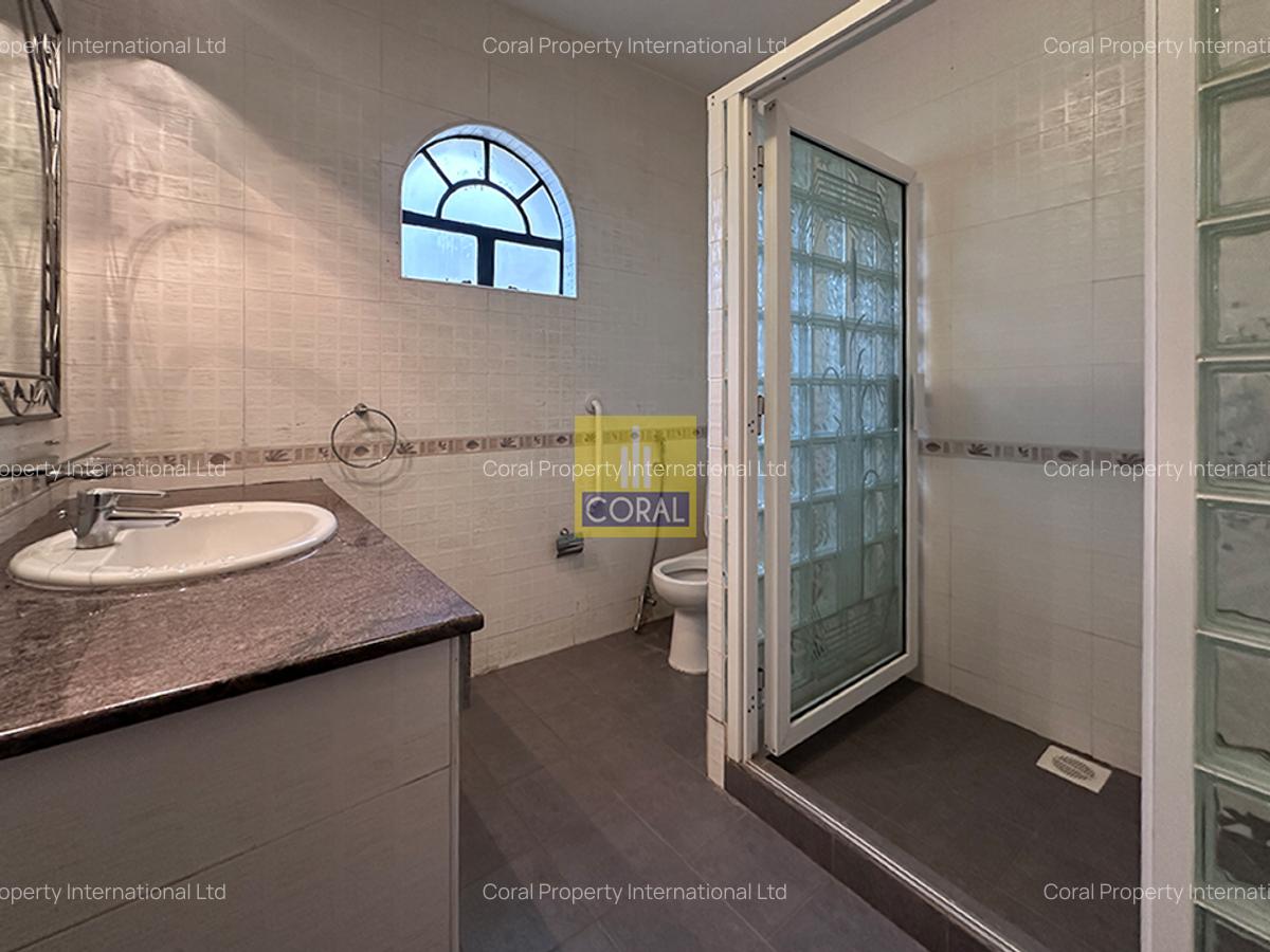 5 Bed House in Runda - 10