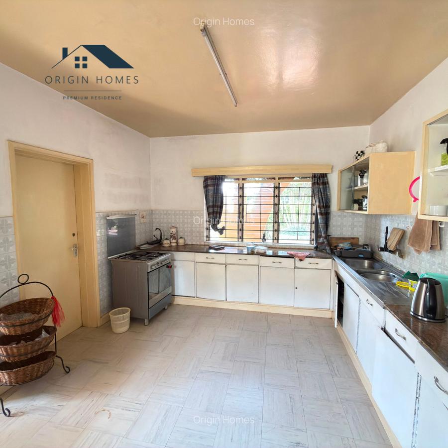 4 Bed House with En Suite at Lavington - 10