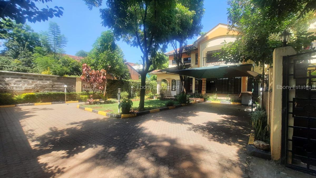 5 Bed Townhouse with En Suite in Lavington - 1