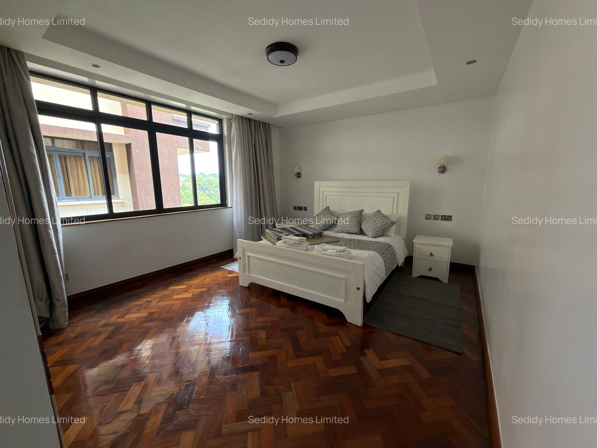 3 Bed Apartment with En Suite in Riverside - 12
