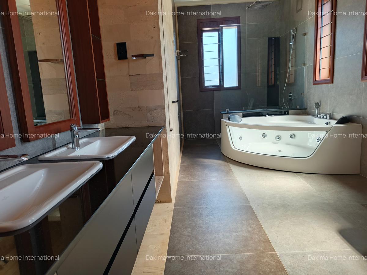 4 Bed House with En Suite in Runda - 20
