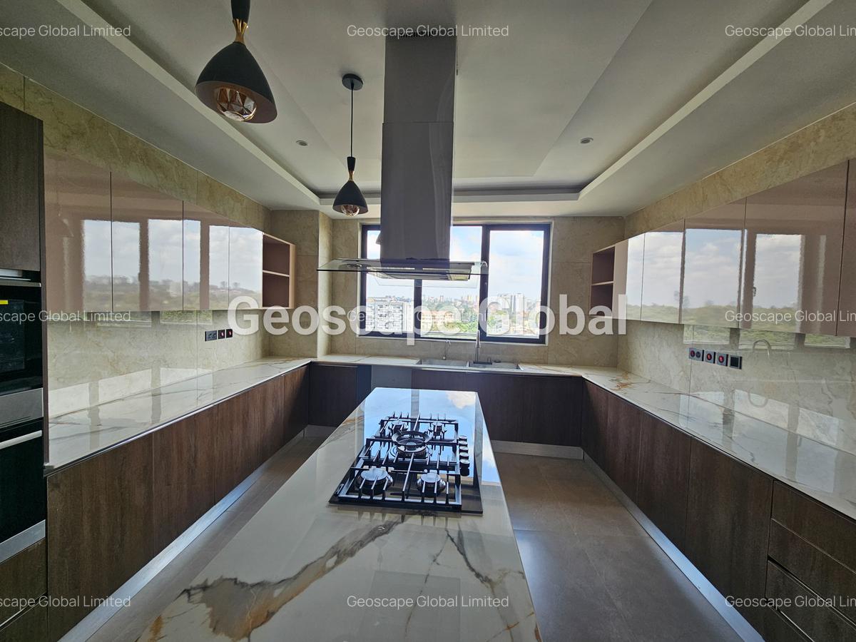 4 Bed Apartment with En Suite in Riverside - 15