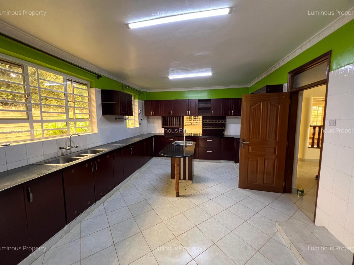 5 Bed House with En Suite at Membley - 7