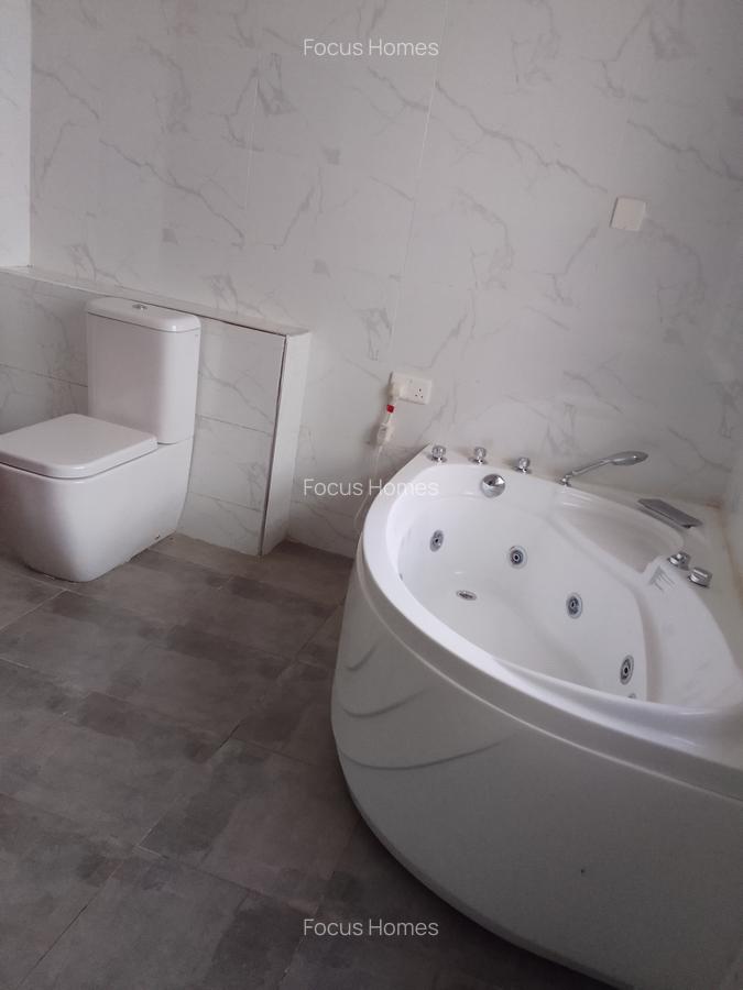 5 Bed Townhouse with En Suite in Lavington - 3
