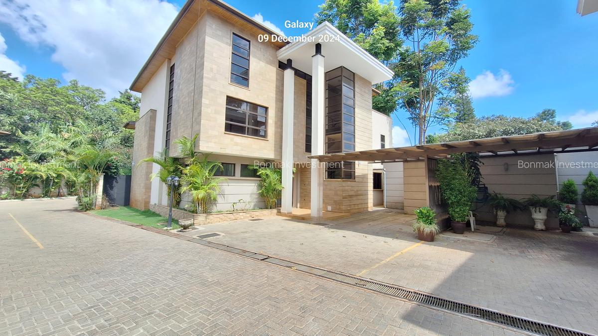5 Bed Townhouse with En Suite at Lavington Green - 1