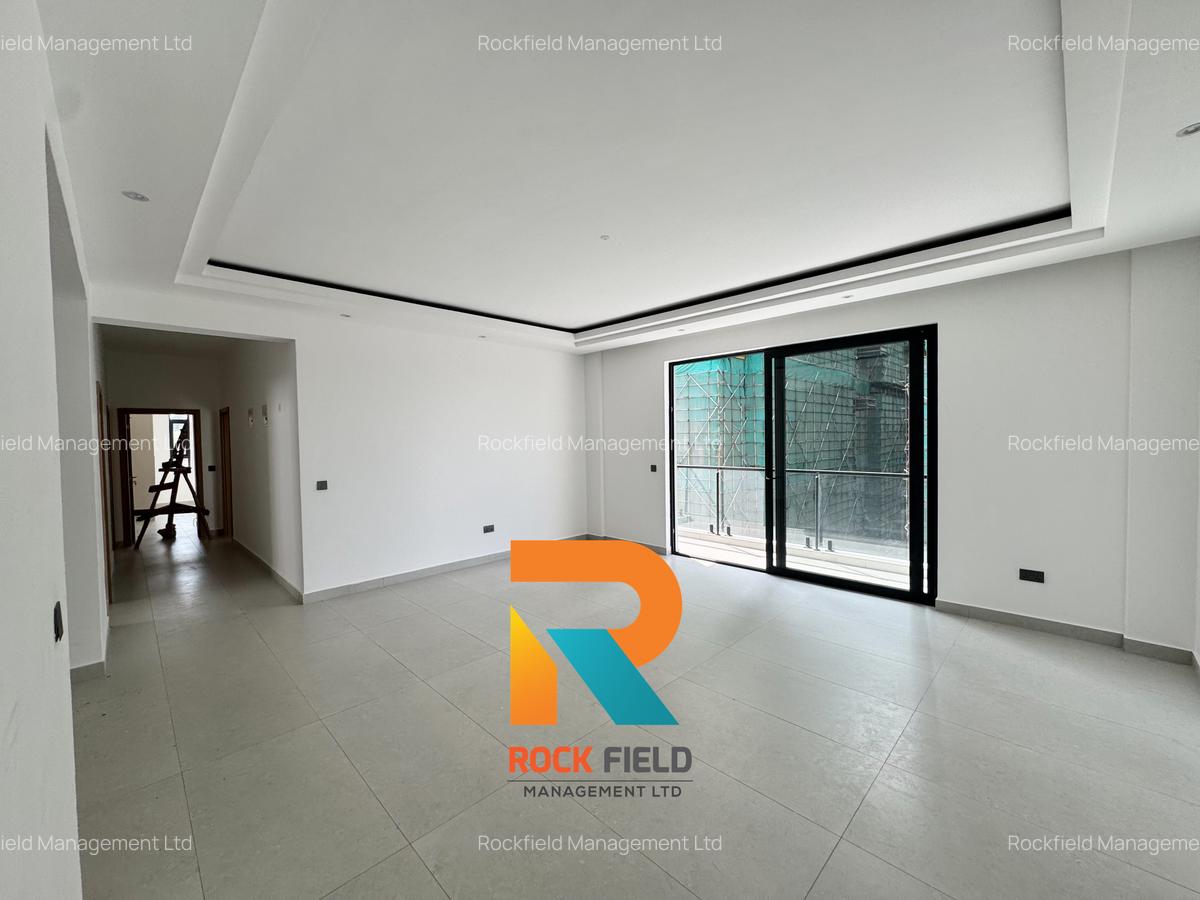 3 Bed Apartment with En Suite in Brookside - 4