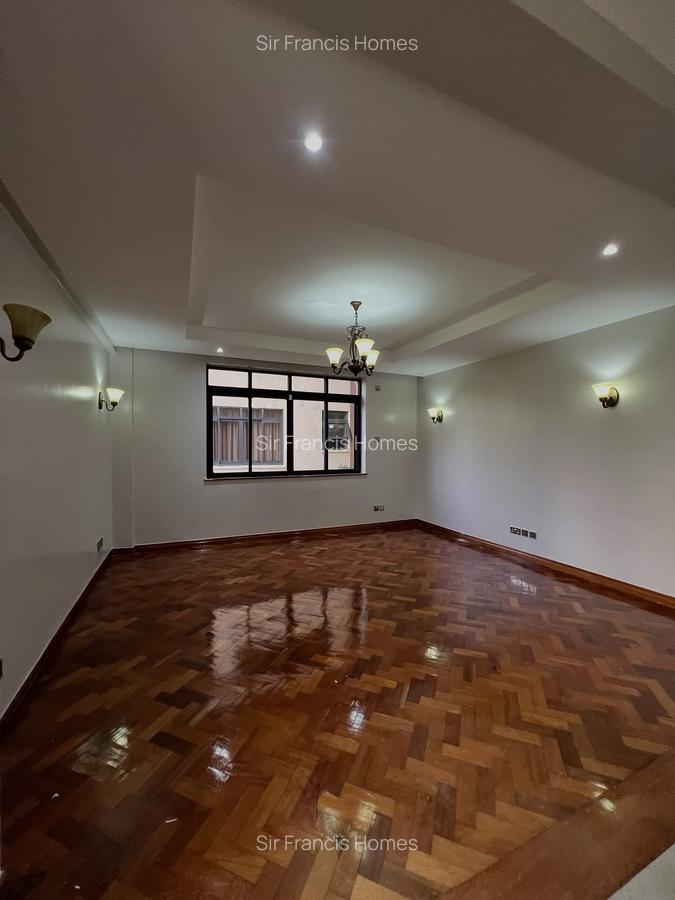 Serviced 4 Bed Apartment with En Suite at Riverside - 13