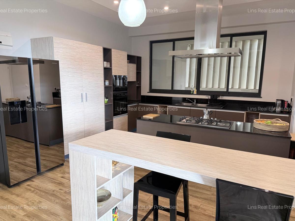 Serviced 4 Bed Apartment with En Suite in Riverside - 10