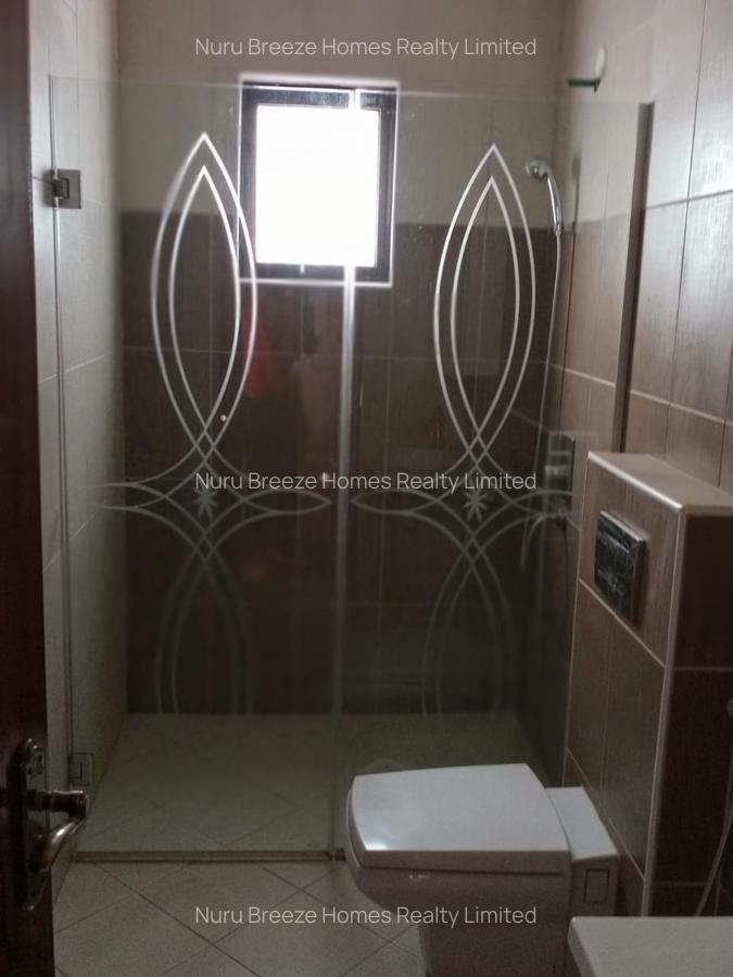 5 Bed Townhouse with En Suite in Brookside - 12