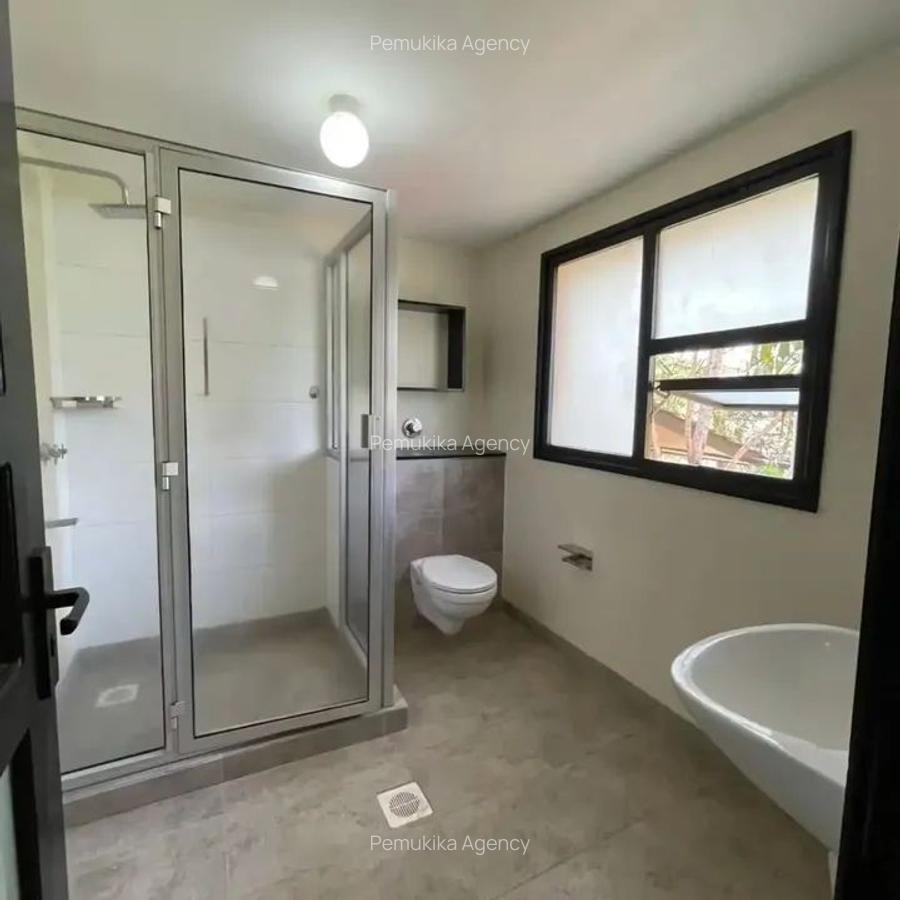 5 Bed Townhouse with En Suite in Karen - 12